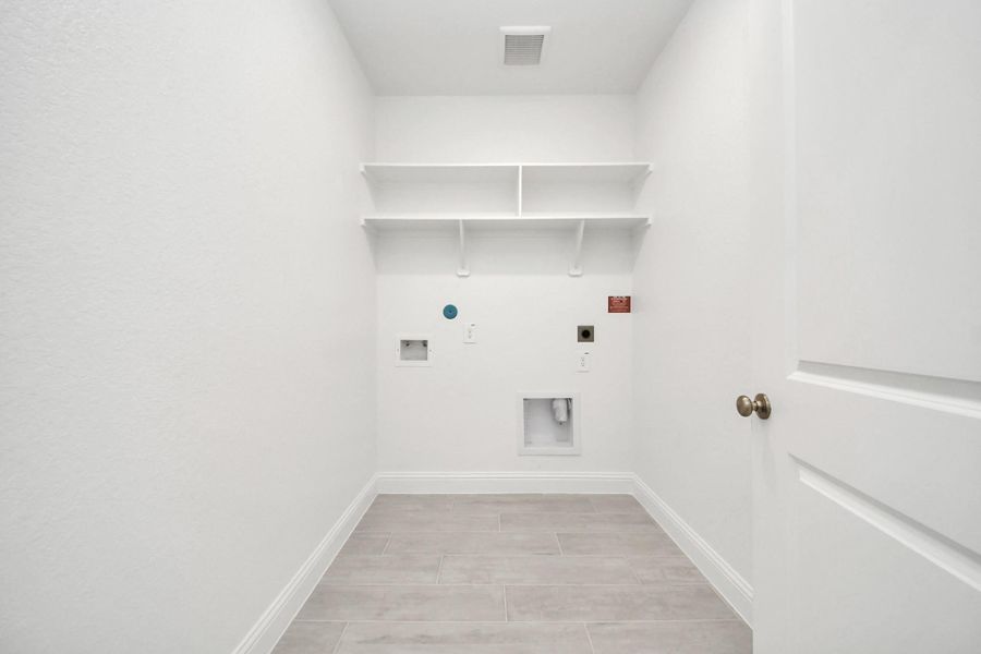 Spacious, unfurnished interior of a new home in , Missouri City (Image 37).