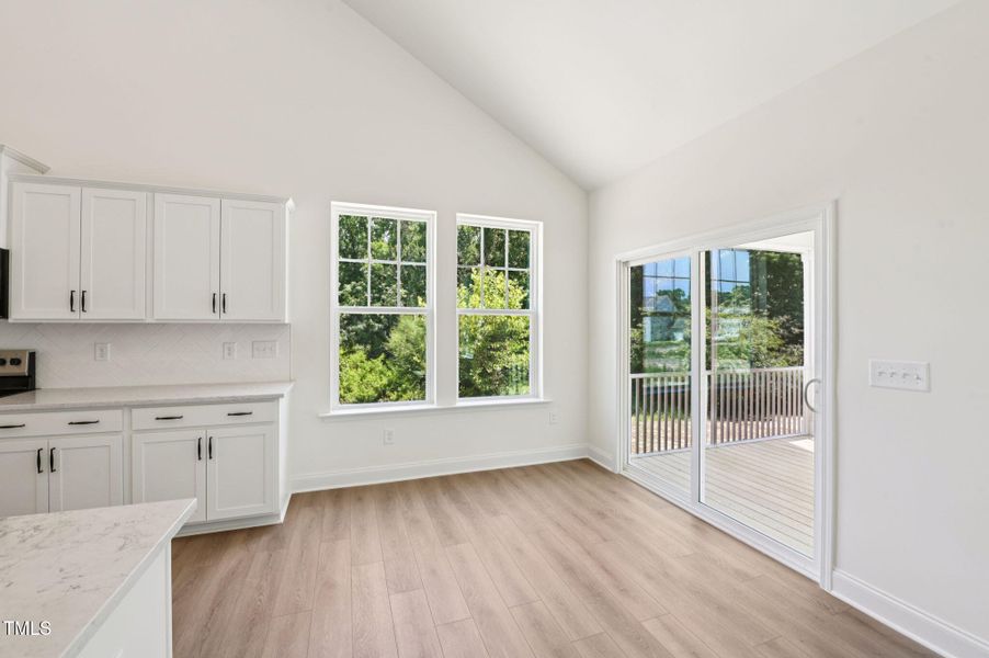 16-web-or-mls-236 Alden Way-016