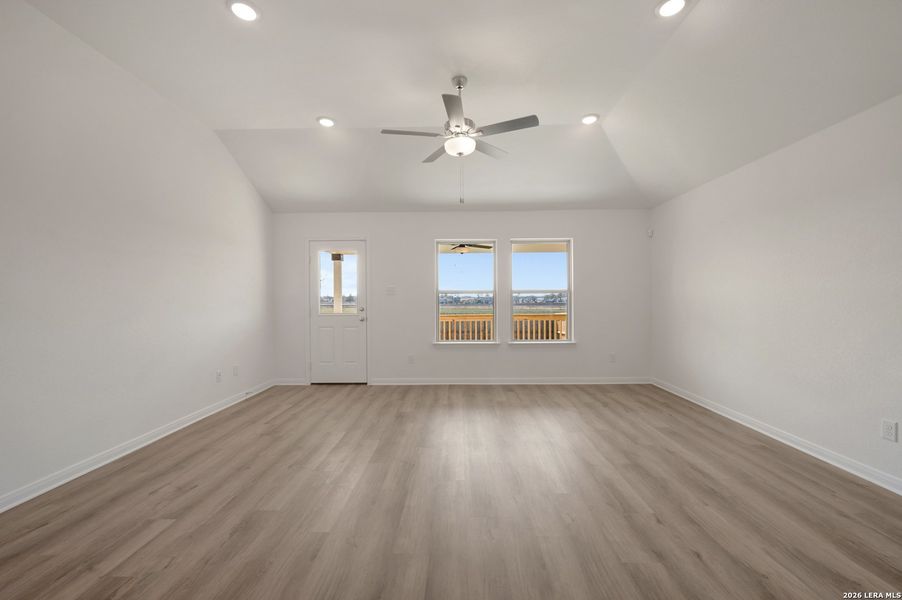 Spacious, unfurnished interior of a new home in Meadows at Clear Springs, New Braunfels (Image 28).