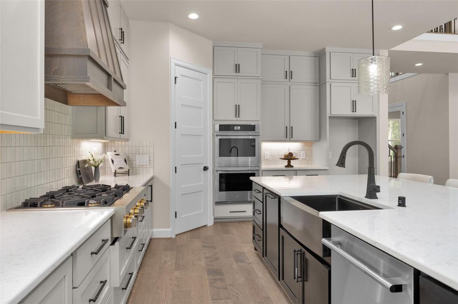 Outfitted with premium Jenn-Air appliances, this space includes a commercial-grade gas cooktop, double ovens, built-in dishwasher and a microwave discreetly tucked into the island for a clean, streamlined look.