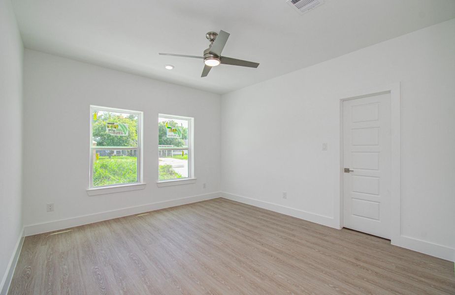 Spacious, unfurnished interior of a new home in , Houston (Image 16).