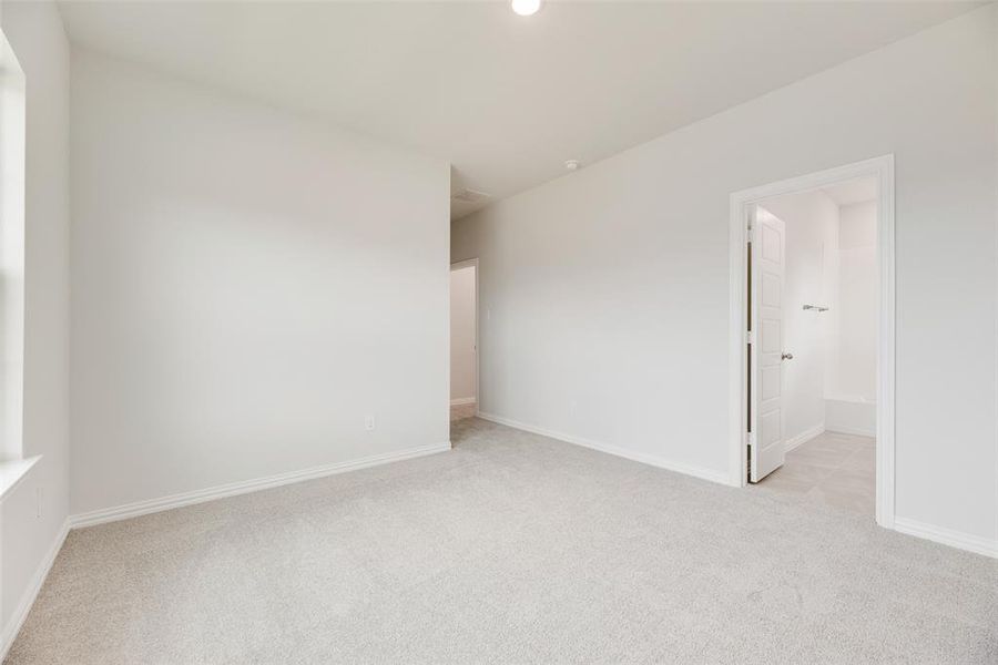 Spacious, unfurnished interior of a new home in Sutton Fields, Celina (Image 20).