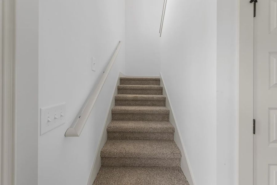 Spacious, unfurnished interior of a new home in Judah Hills, Portland (Image 11).