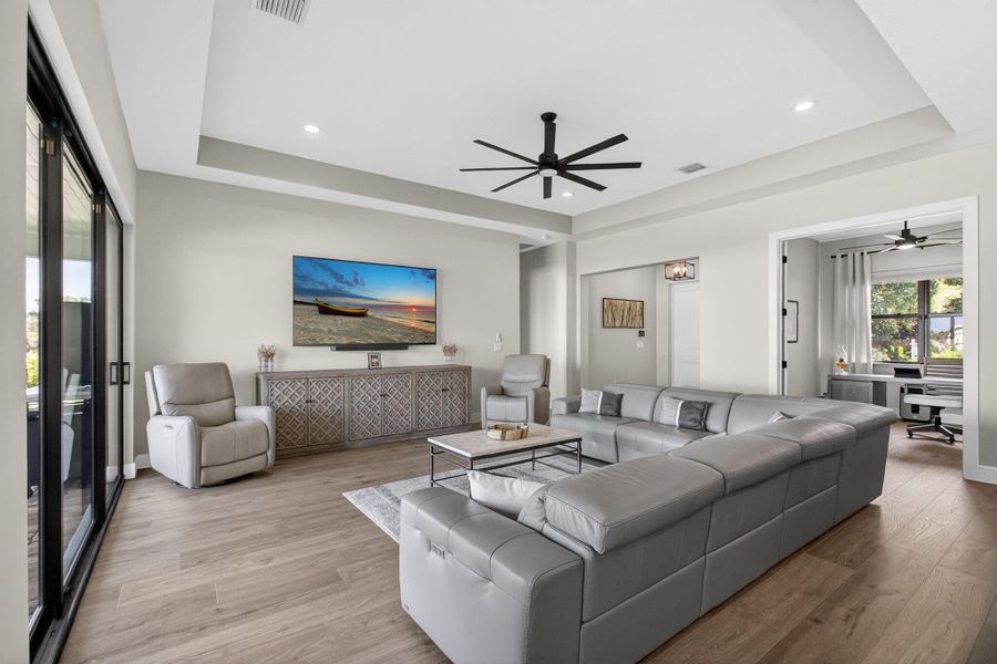 16-web-or-mls-320A9786 16-web-or-mls-320A9786