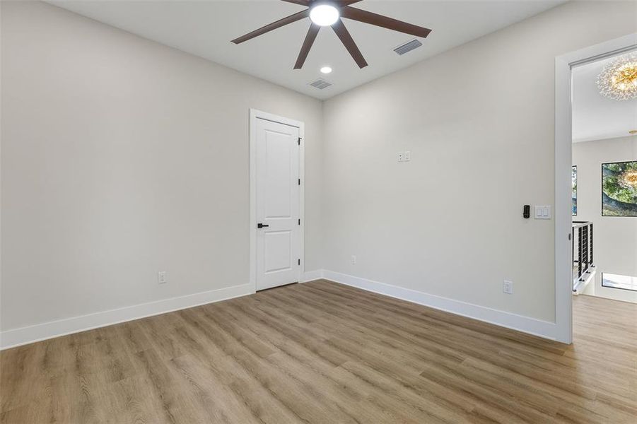 Spacious, unfurnished interior of a new home in , Tampa (Image 23).