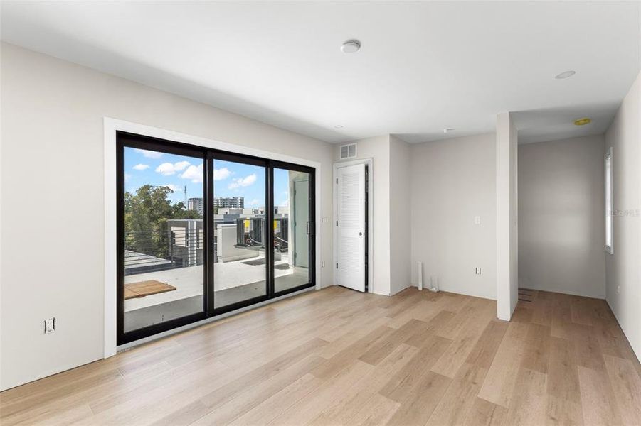 Spacious, unfurnished interior of a new home in , St. Petersburg (Image 13). Spacious, unfurnished interior of a new home in , St. Petersburg (Image 13).