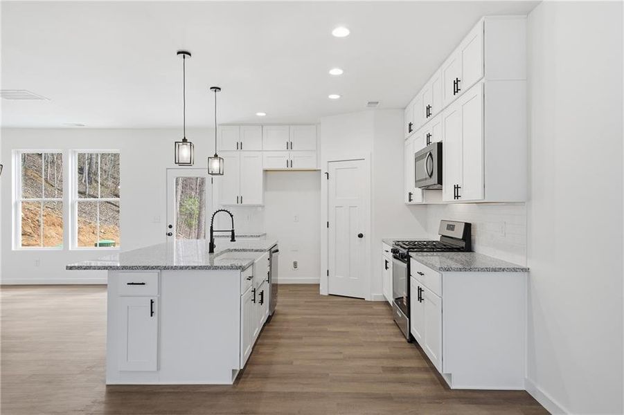 Furnished interior view inside a new home in , Jasper (Image 9).