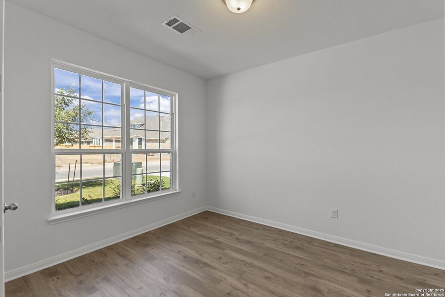 Spacious, unfurnished interior of a new home in Stillwater Ranch 60', San Antonio (Image 32).