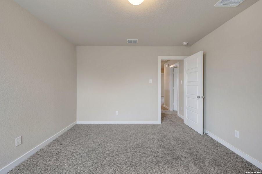 Spacious, unfurnished interior of a new home in Winding Brook, San Antonio (Image 25).