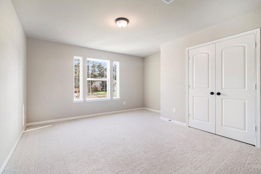 Spacious, unfurnished interior of a new home in Deer Pines, Conroe (Image 28).