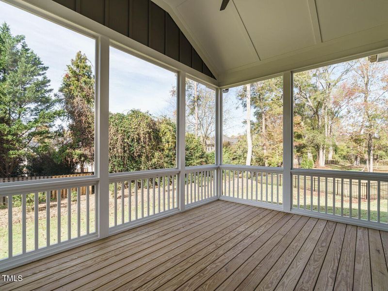 040-1280x960-screened-porch