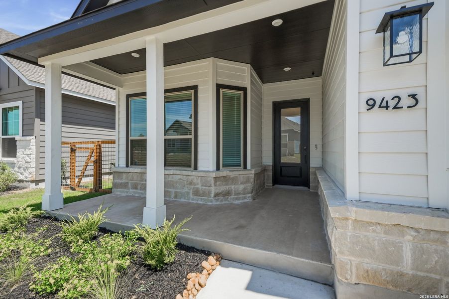 Exterior details and patio area of a home in The Crossvine, Schertz (Image 27).