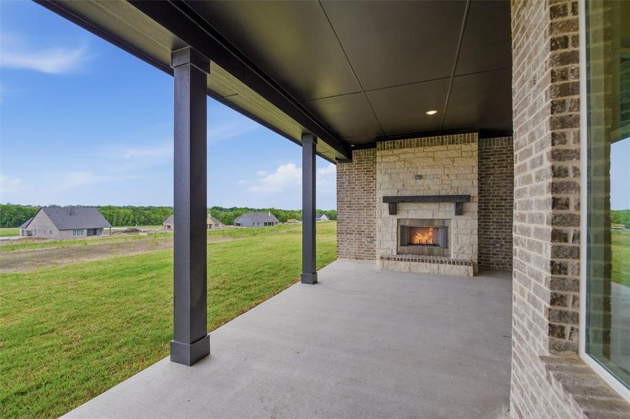Exterior details and patio area of a home in Creekview Addition, Van Alstyne (Image 19).