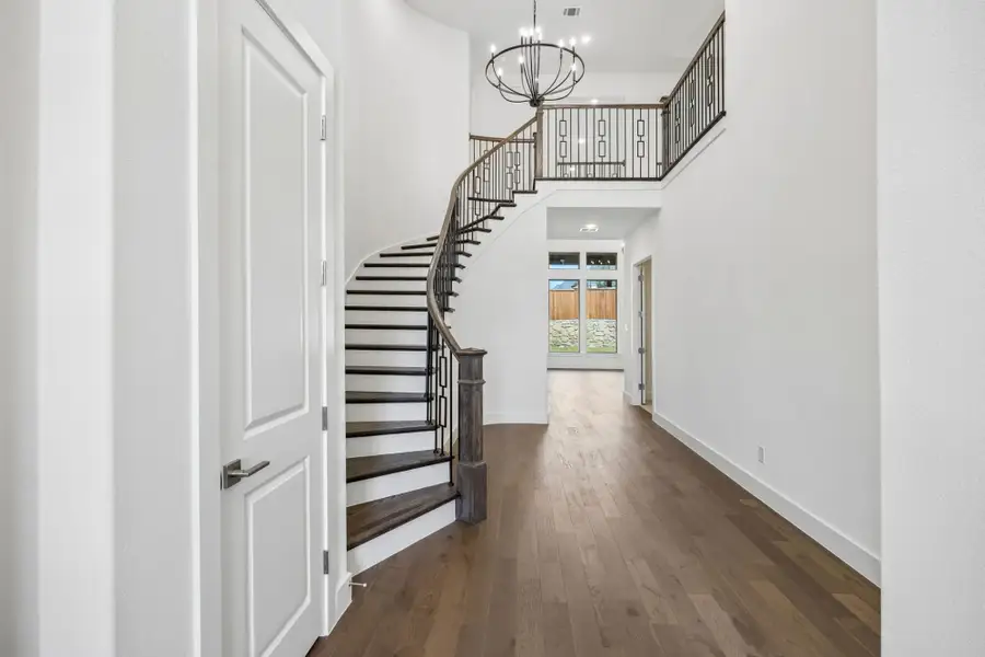 Spacious, unfurnished interior of a new home in The Parks at Wilson Creek, Celina (Image 20). Spacious, unfurnished interior of a new home in The Parks at Wilson Creek, Celina (Image 20).