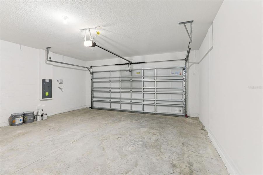 Spacious, unfurnished interior of a new home in Leyland Preserve - Classic Series, Brooksville (Image 33).