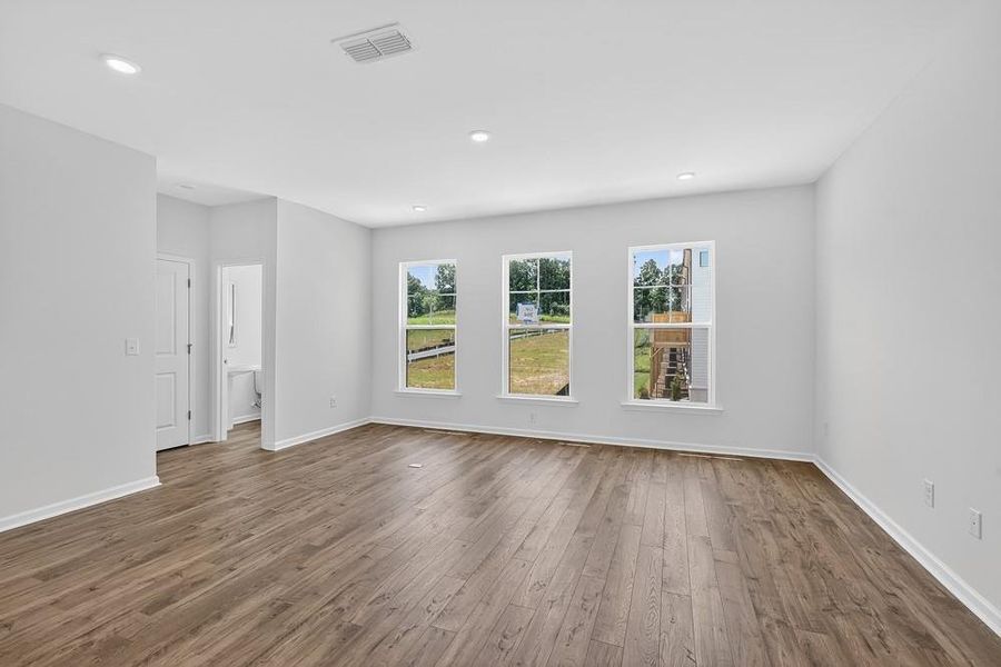 Spacious, unfurnished interior of a new home in Rosewood Farm, Lawrenceville (Image 29).