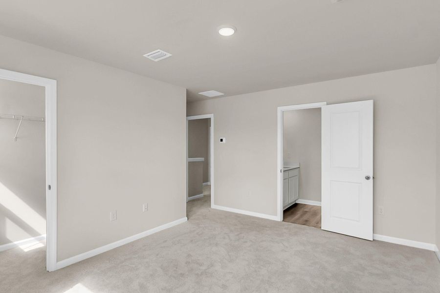 Spacious, unfurnished interior of a new home in , Summerville (Image 34).