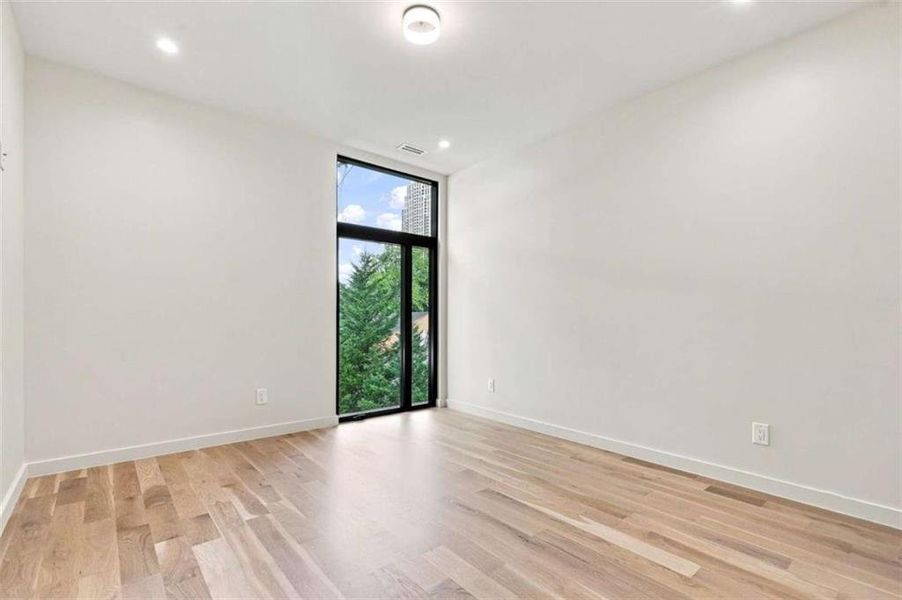 Spacious, unfurnished interior of a new home in , Atlanta (Image 28).