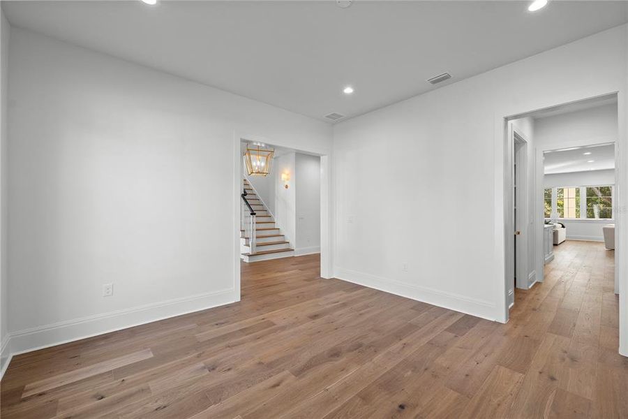 Spacious, unfurnished interior of a new home in , Tampa (Image 42).