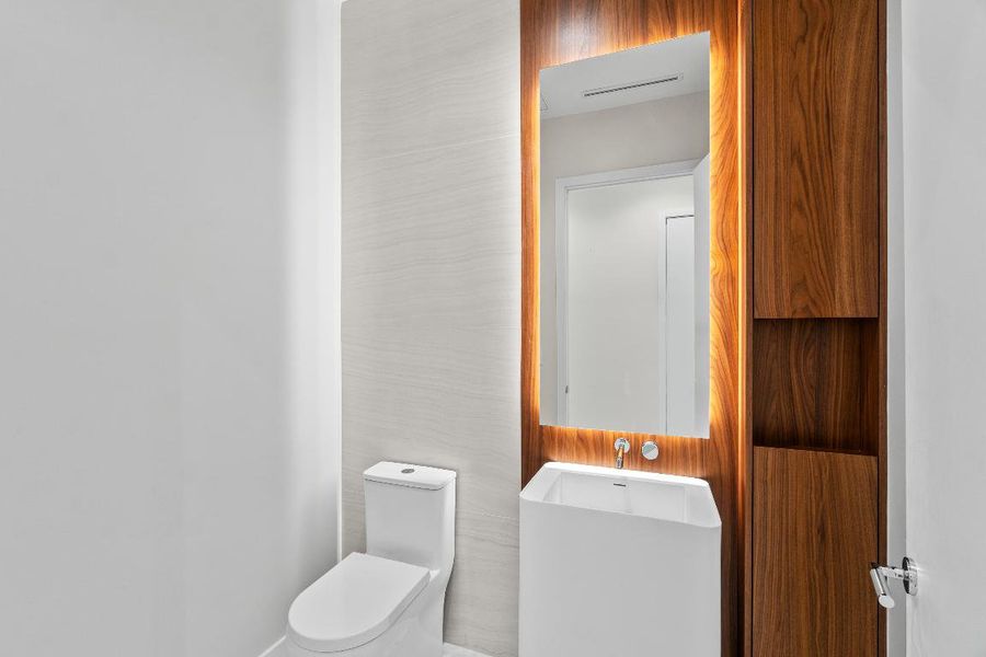 012-200SoutheastMiznerBoulevard-Villa101