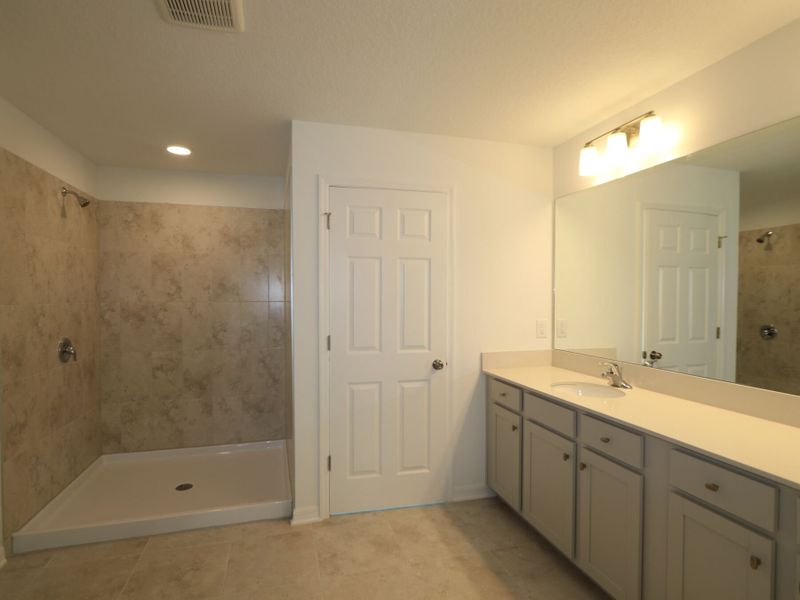 Owner's Bathroom Owner's Bathroom