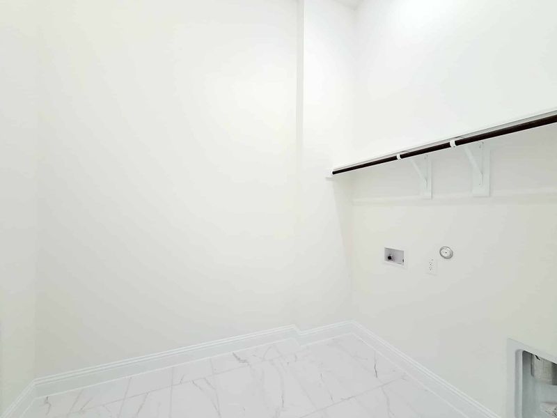 Spacious, unfurnished interior of a new home in Polo Ridge, Mesquite (Image 27).