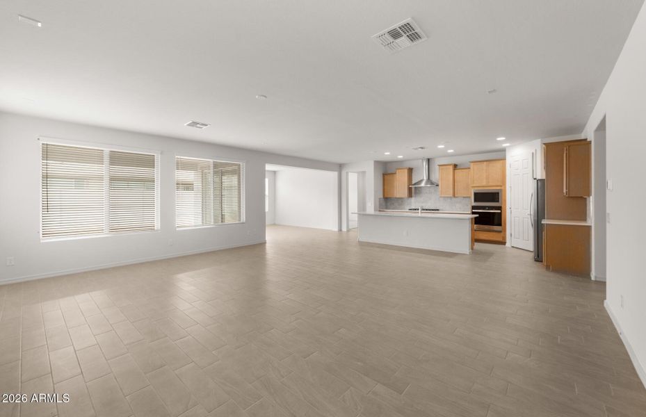 Gatherin Room/Kitchen/Cafe