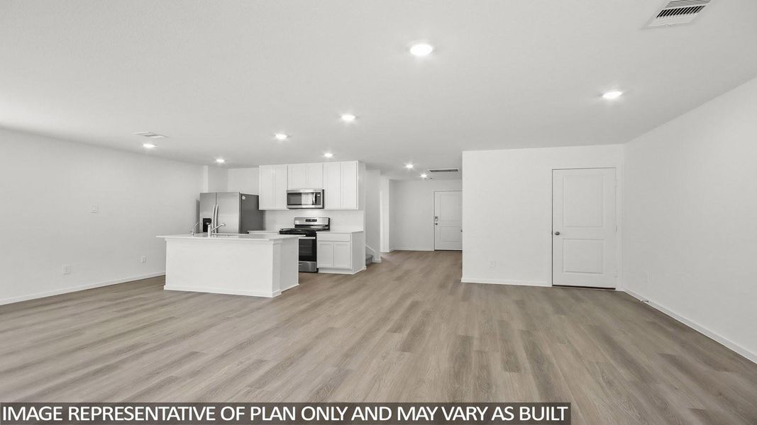 Spacious, unfurnished interior of a new home in Silverthorne, Conroe (Image 11).