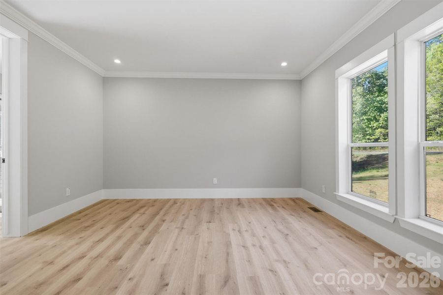 Spacious, unfurnished interior of a new home in , Taylorsville (Image 31).
