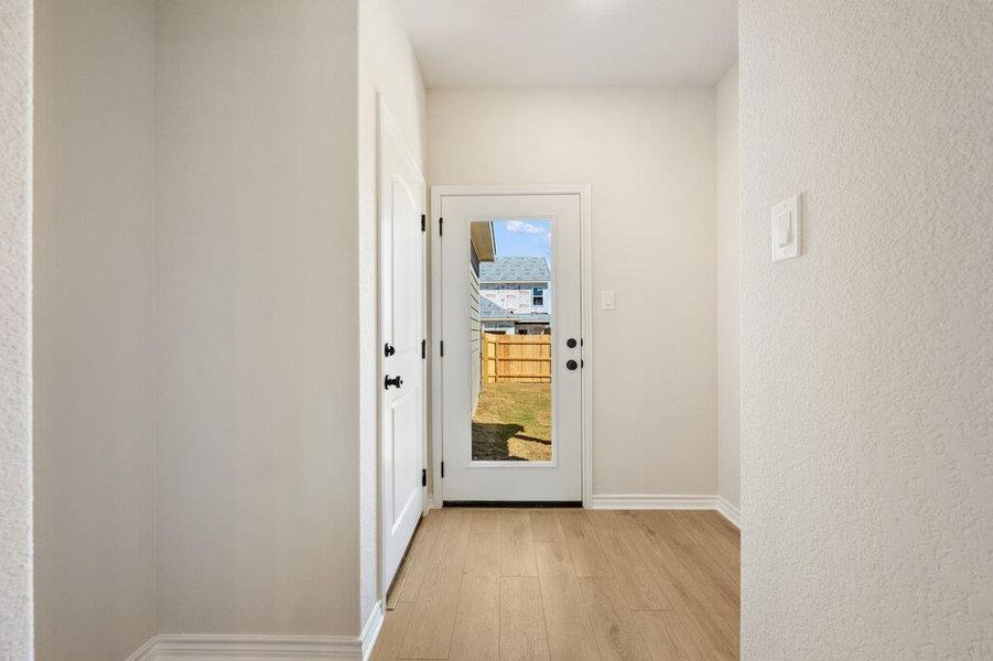 Spacious, unfurnished interior of a new home in Lariat, Liberty Hill (Image 23).