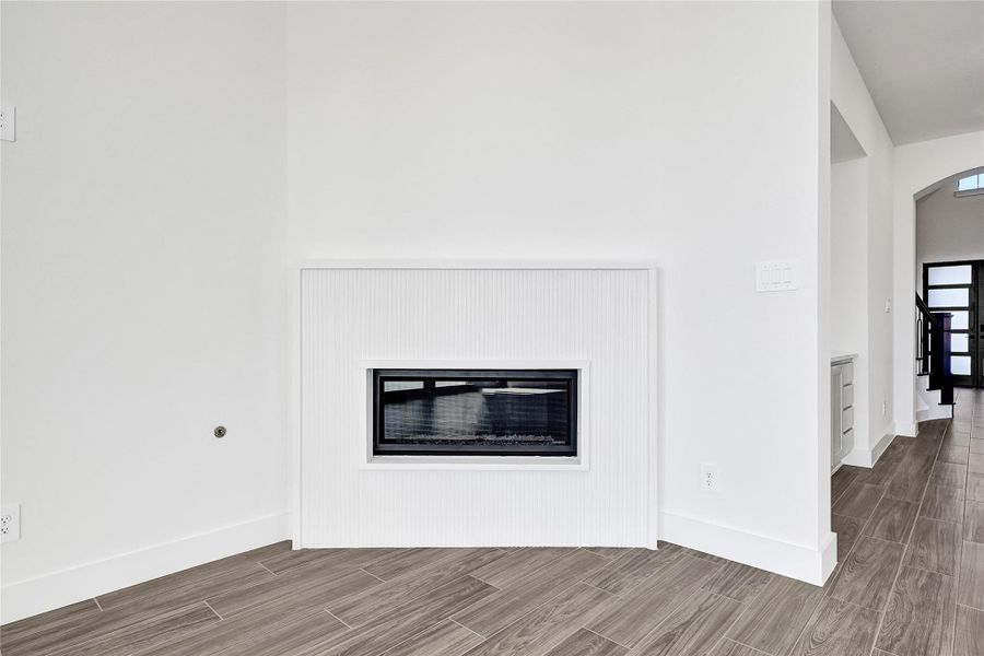 Spacious, unfurnished interior of a new home in Cross Creek West, Fulshear (Image 26).
