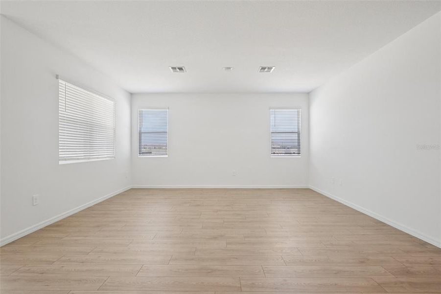 Spacious, unfurnished interior of a new home in , Lakeland (Image 17).
