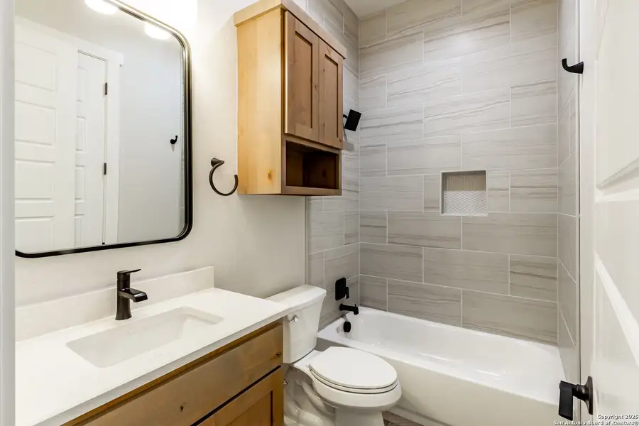 Furnished interior view inside a new home in , La Vernia (Image 8).