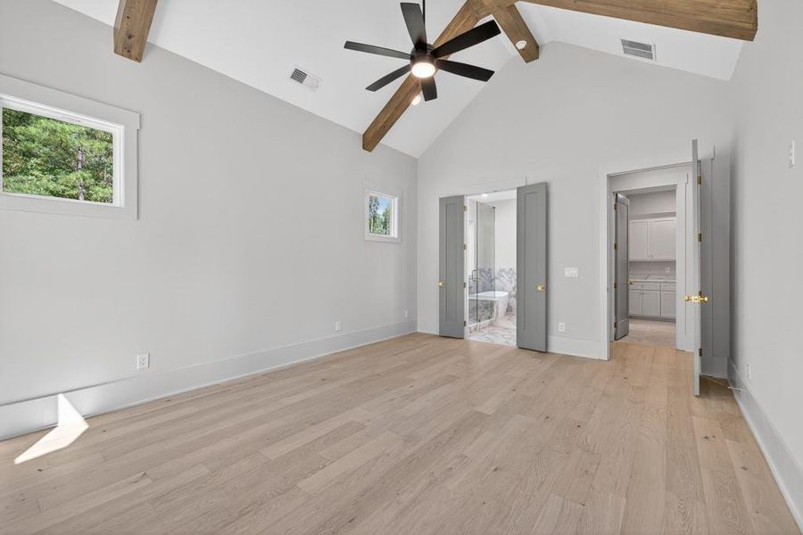 Spacious, unfurnished interior of a new home in , Jefferson (Image 39).