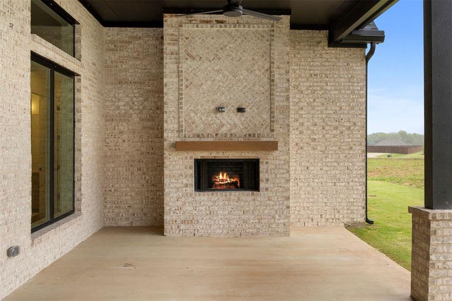 Exterior details and patio area of a home in , Waxahachie (Image 3).