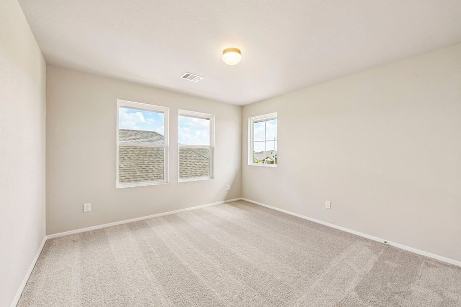 Spacious, unfurnished interior of a new home in Sorella, Tomball (Image 22).