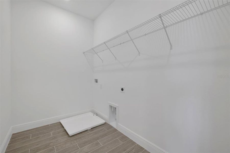 Spacious, unfurnished interior of a new home in , St. Cloud (Image 16).