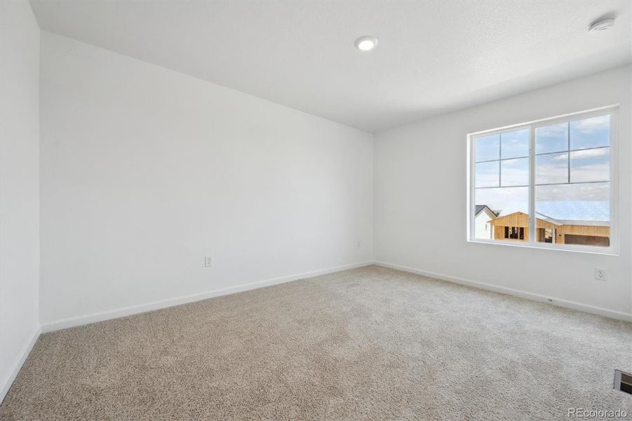 Spacious, unfurnished interior of a new home in Vista West, Keenesburg (Image 12).