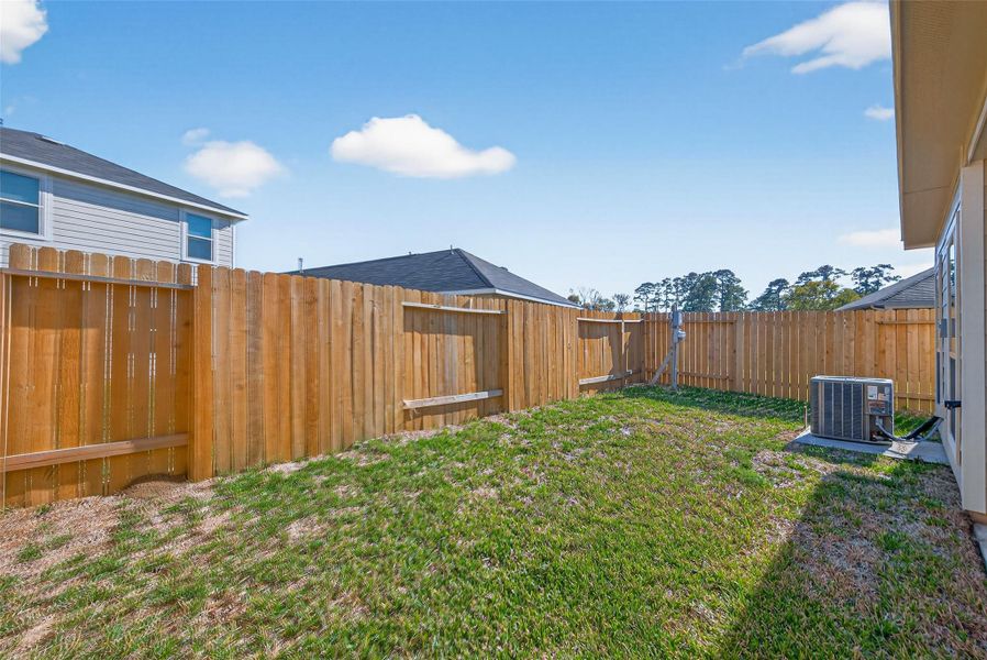 Exterior details and patio area of a home in Woodland Lakes, Huffman (Image 3).