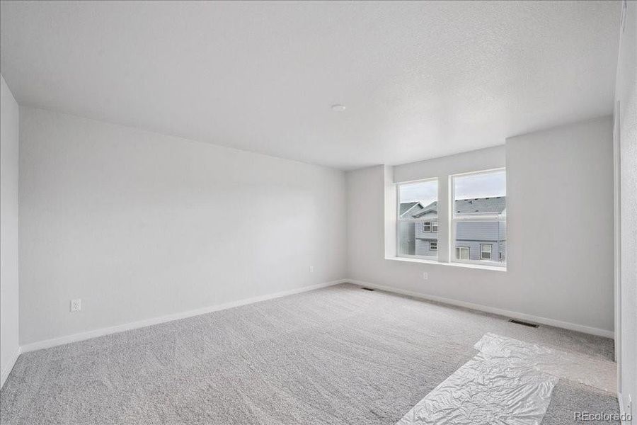 Spacious, unfurnished interior of a new home in Farmlore, Brighton (Image 17).