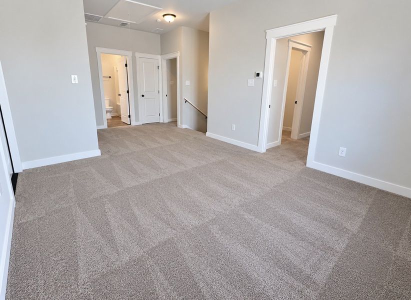 Spacious, unfurnished interior of a new home in Hickory Cove, Burns (Image 15).