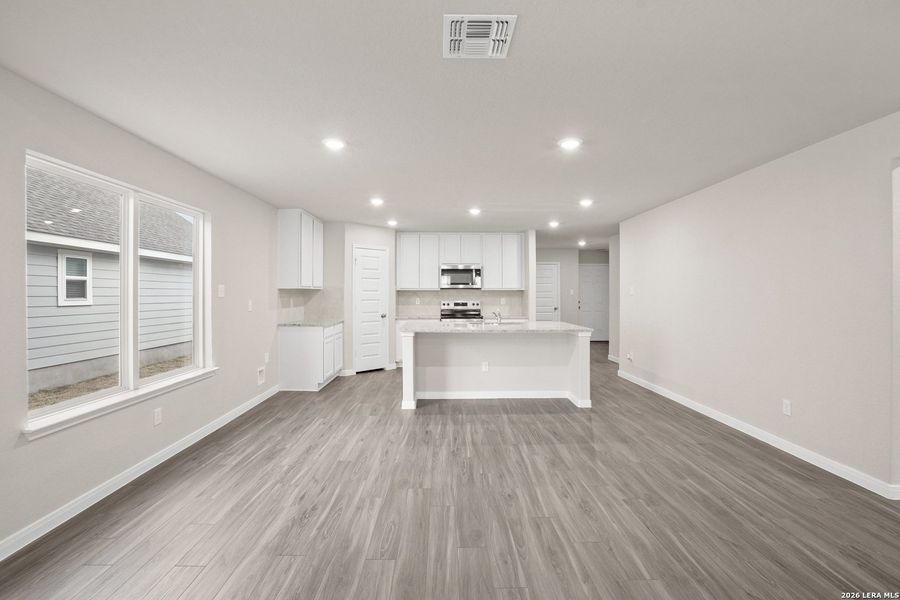 Spacious, unfurnished interior of a new home in Swenson Heights, Seguin (Image 23).