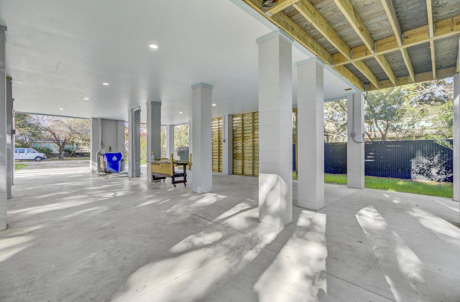 Spacious, unfurnished interior of a new home in , Charleston (Image 39).