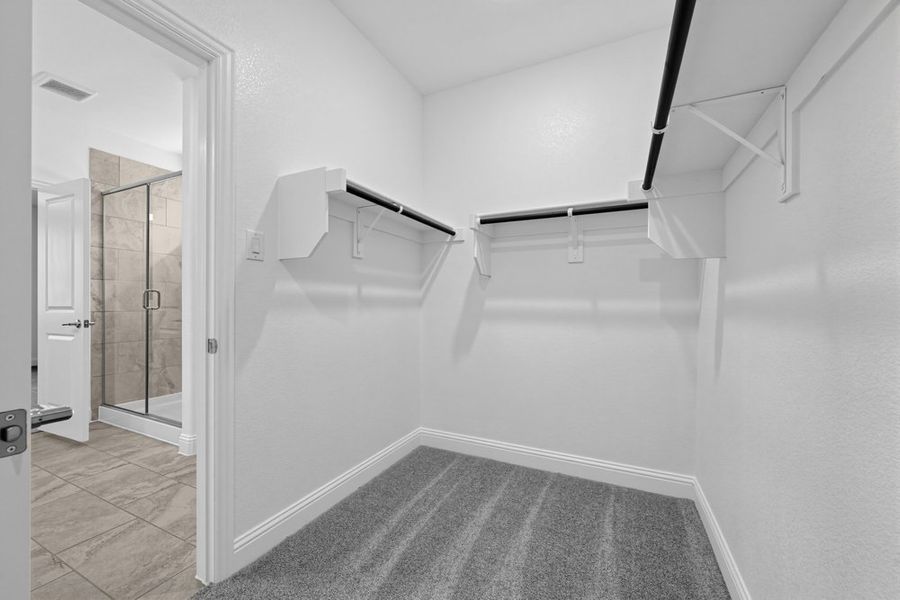 Spacious, unfurnished interior of a new home in Madero 50s, Fort Worth (Image 20).