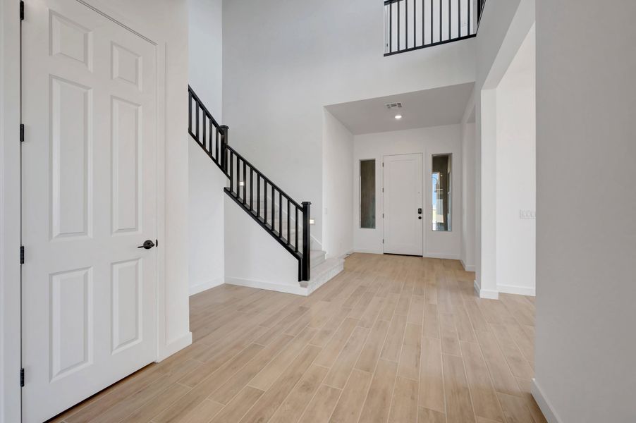 Spacious, unfurnished interior of a new home in Soleo, San Tan Valley (Image 31).