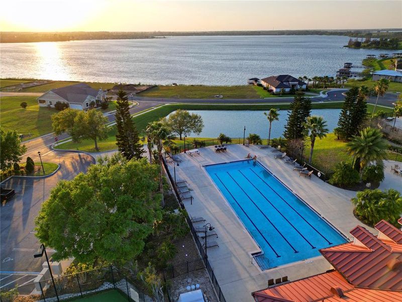 Auburndale Side  Ginormous Pool !