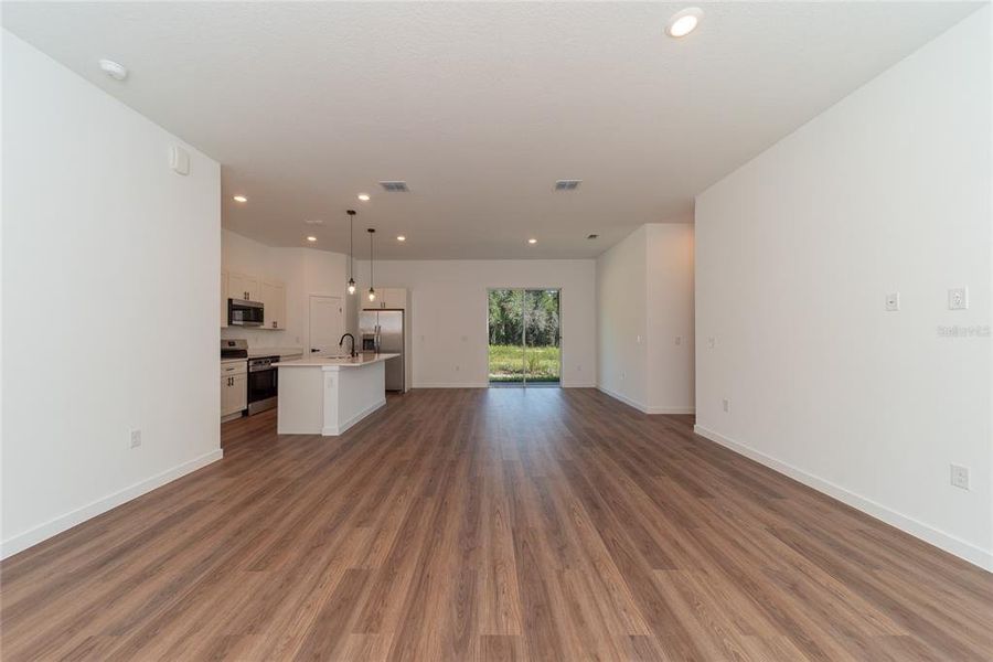 Spacious, unfurnished interior of a new home in , Citrus Springs (Image 32).