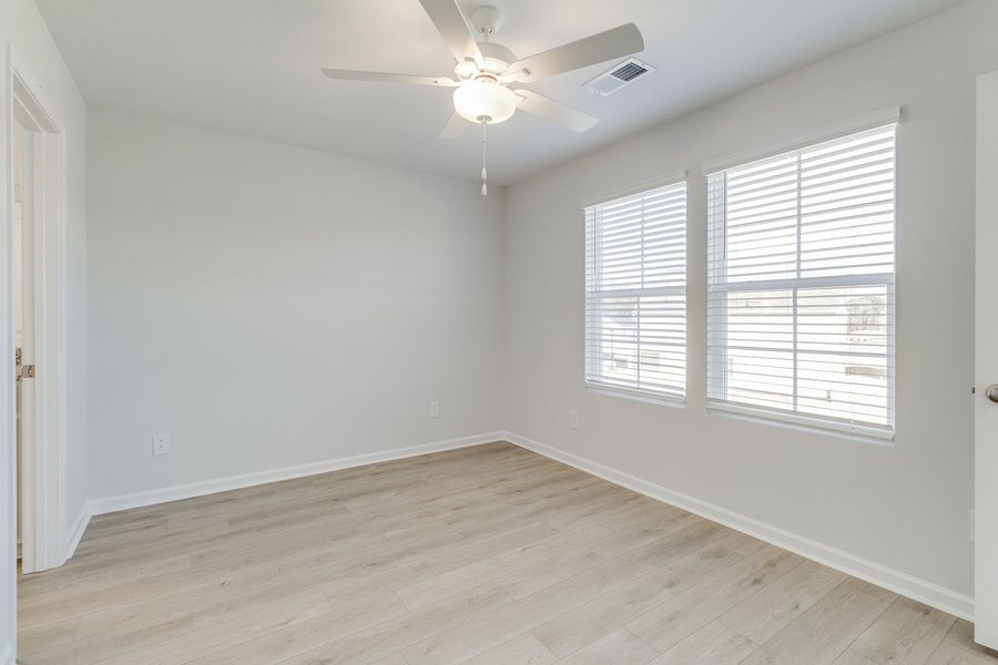 Spacious, unfurnished interior of a new home in Ellington, Elgin (Image 15).