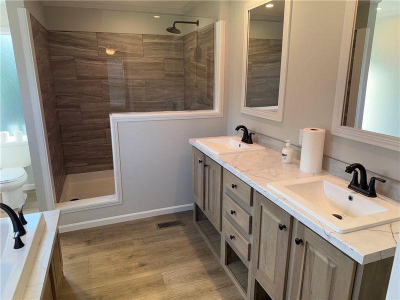 Furnished interior view inside a new home in , Clarkesville (Image 6).