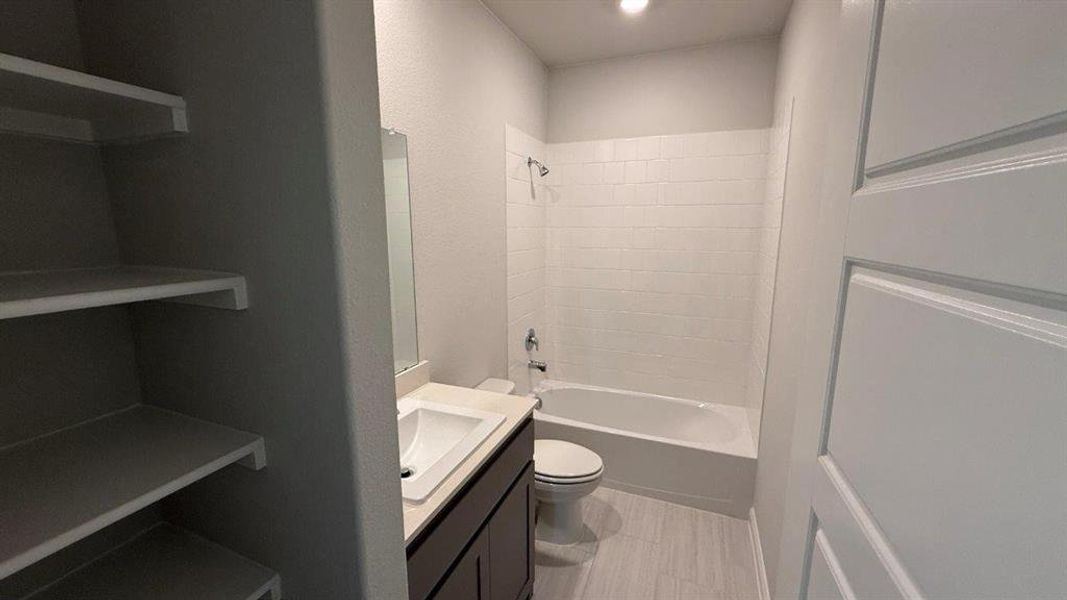 Furnished interior view inside a new home in Saratoga, Granbury (Image 6).